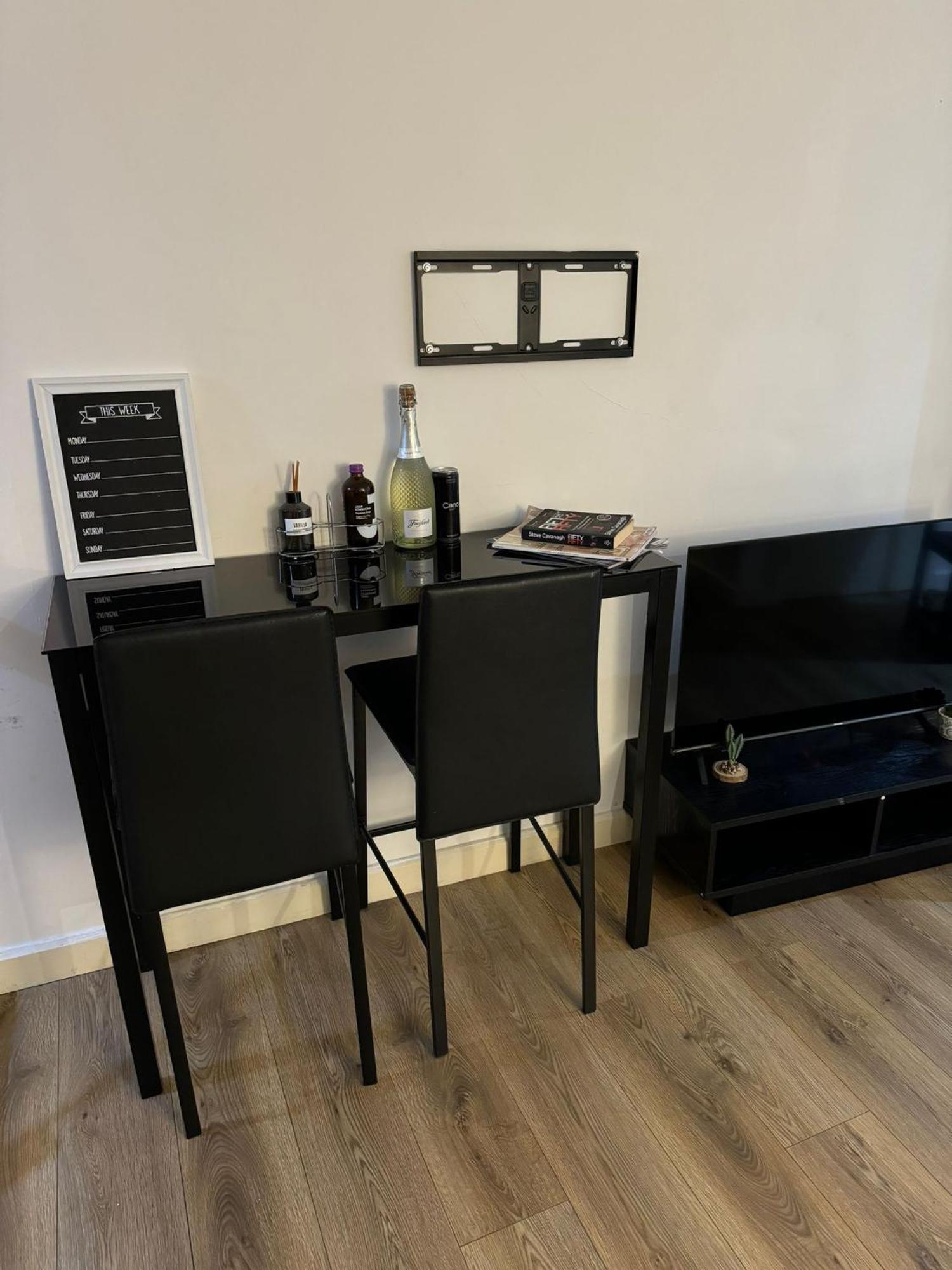 Cozy Two Bedroom Apartment Sleeps 6 Near Camden Market Hw10 London Eksteriør billede