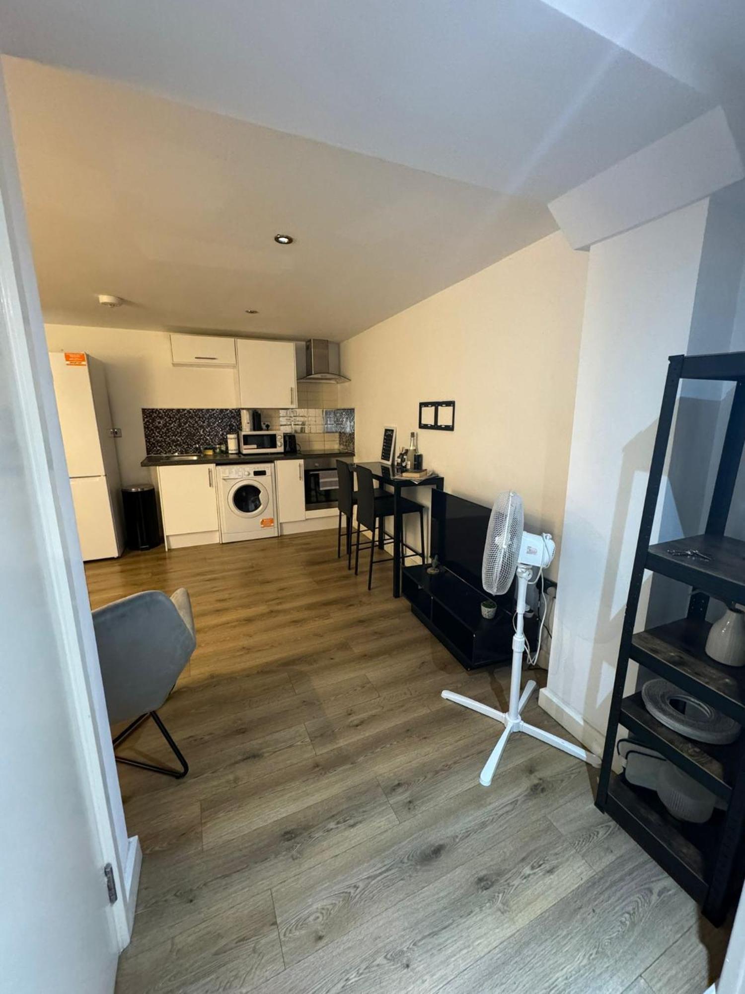 Cozy Two Bedroom Apartment Sleeps 6 Near Camden Market Hw10 London Eksteriør billede