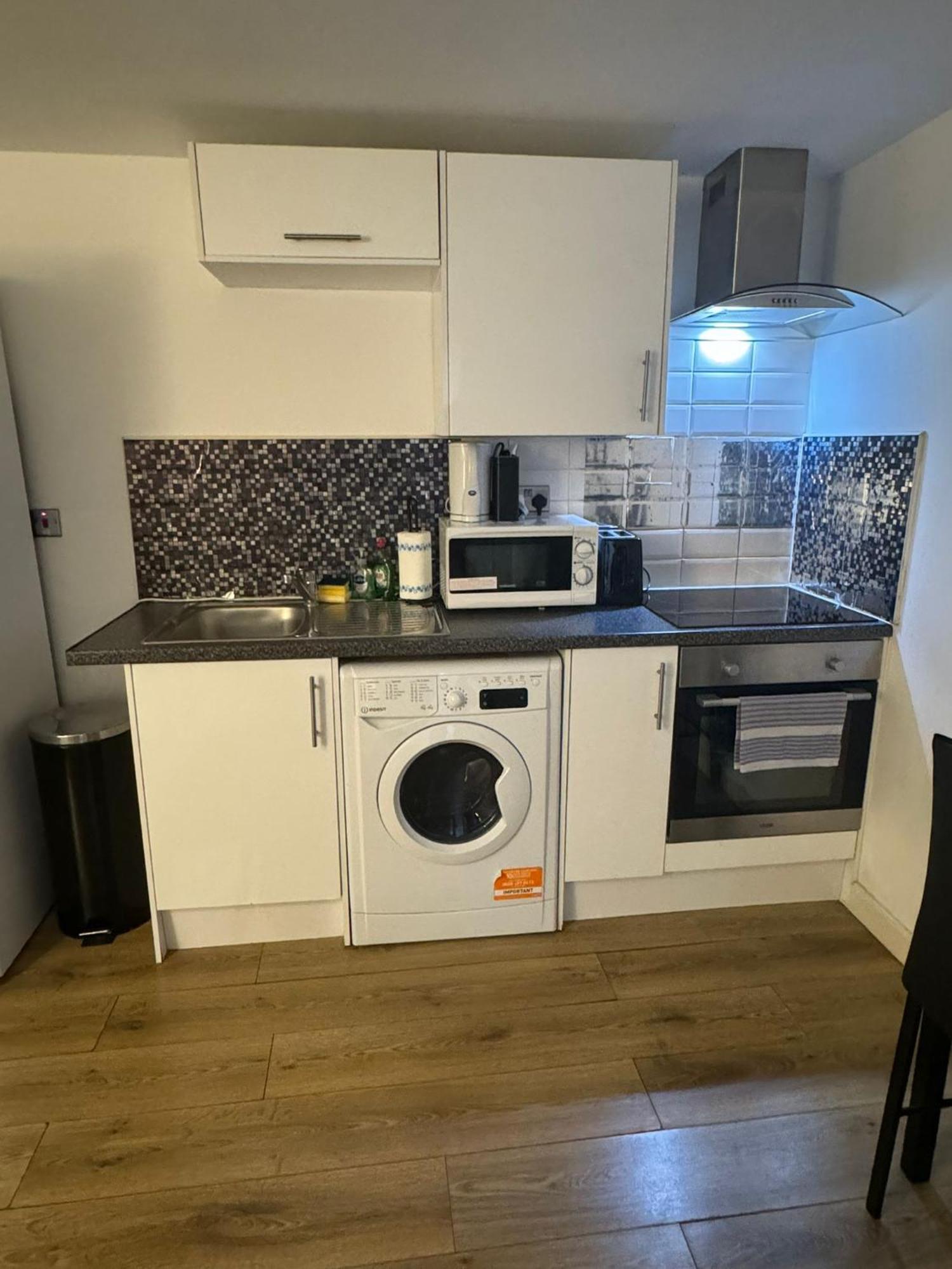 Cozy Two Bedroom Apartment Sleeps 6 Near Camden Market Hw10 London Eksteriør billede