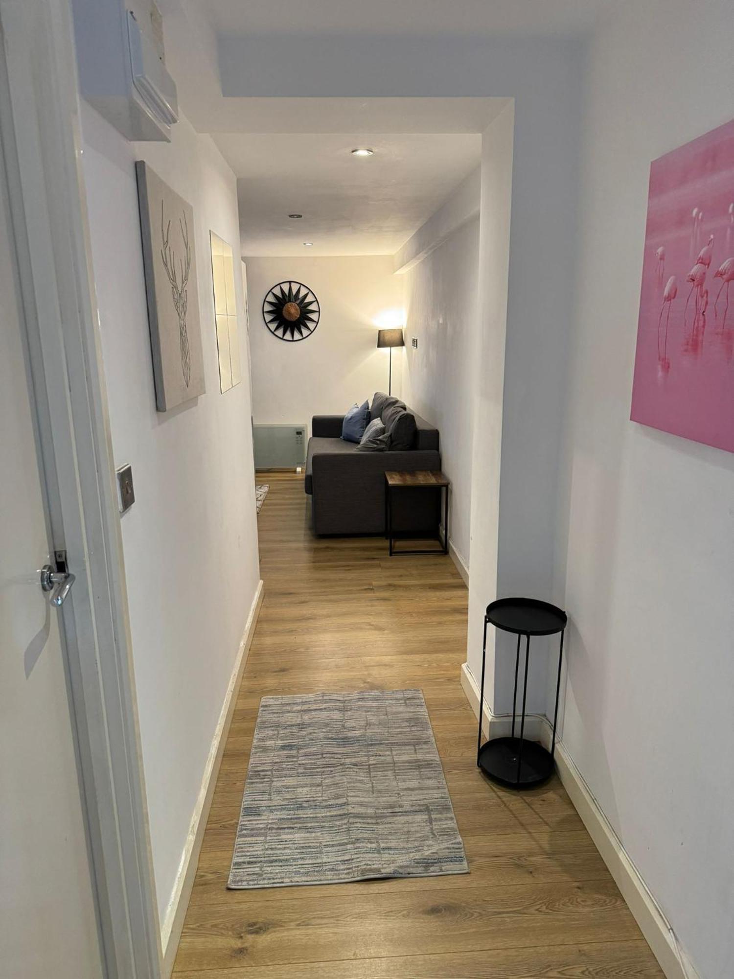 Cozy Two Bedroom Apartment Sleeps 6 Near Camden Market Hw10 London Eksteriør billede