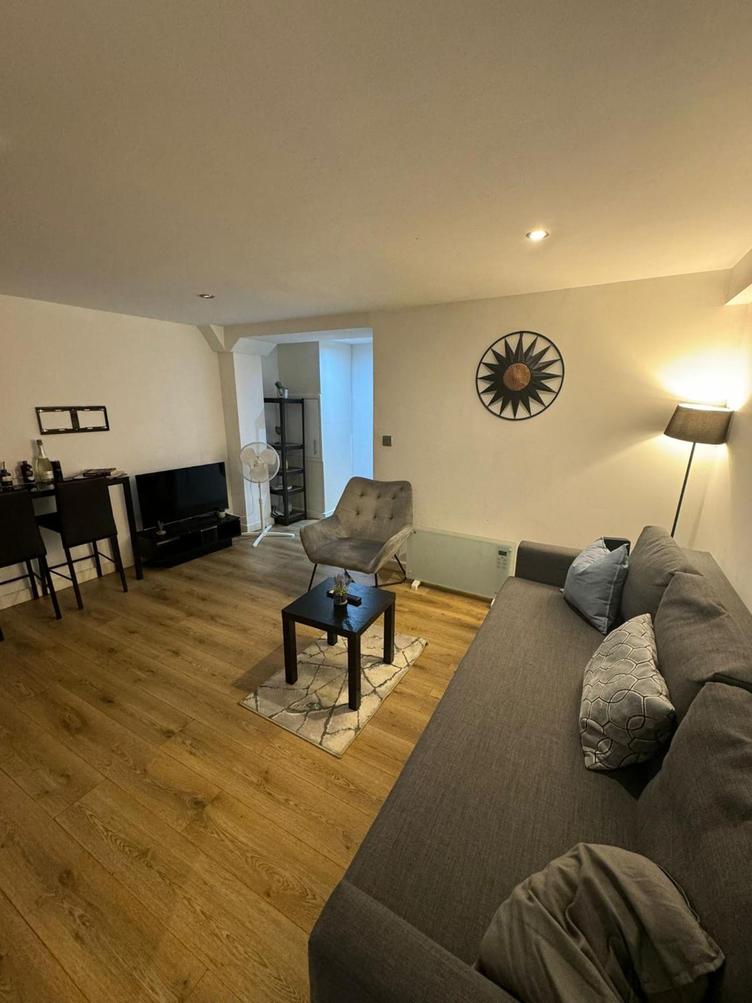Cozy Two Bedroom Apartment Sleeps 6 Near Camden Market Hw10 London Eksteriør billede